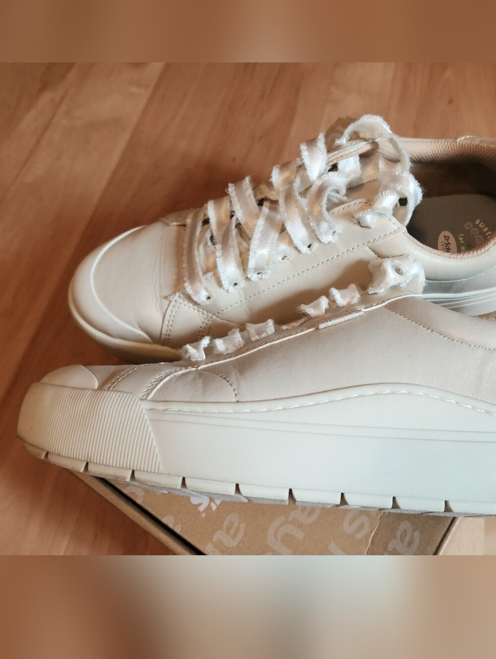 Dr. Scholl's Time Off Platform Lace-Up Sneakers. Champagne Sparkle Women 10 - Picture 6 of 6